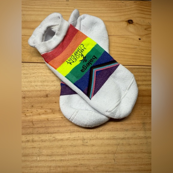 EUC (3) Balega High Cushioning No-Show Socks - Medium - Picture 4 of 4